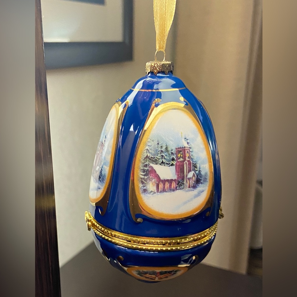 Valerie Parr Hill Porcelain Mr. Christmas Musical Egg Shaped Ornament Blue